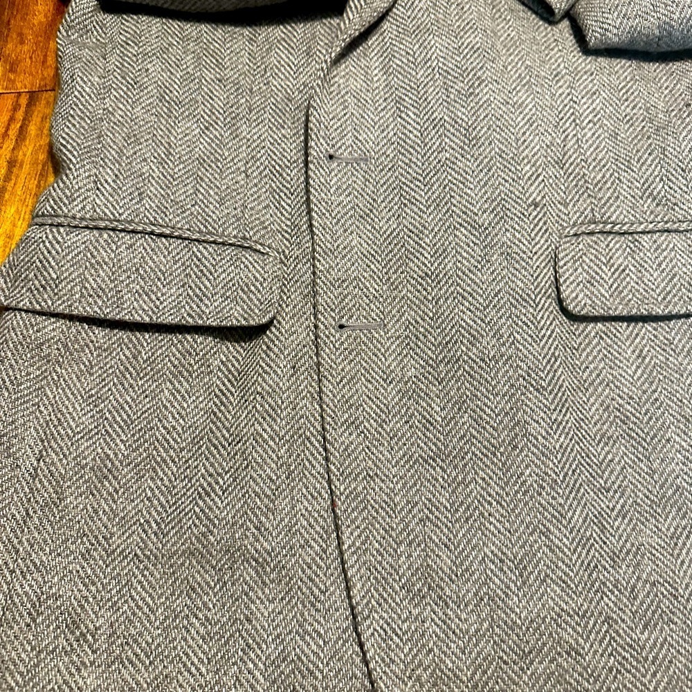 Haggar-Men’s Blazer Gray wool size 42L great condition, inside pocket.